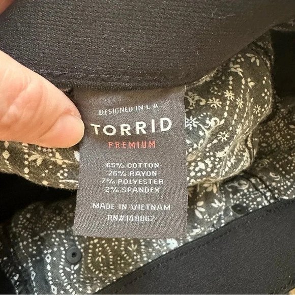 Torrid Premium Black Distressed Skinny Jeans Size 16 - Picture 8 of 10